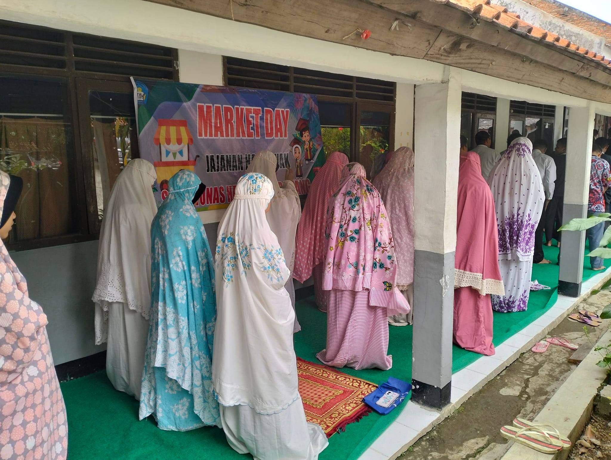 Siswa/Siswi SLB B Tunas Harapan Karawang (BerIbadah)